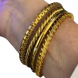Vintage Lady Jacqueline Kennedy Bracelet set of 4 Gold Tone Bangles